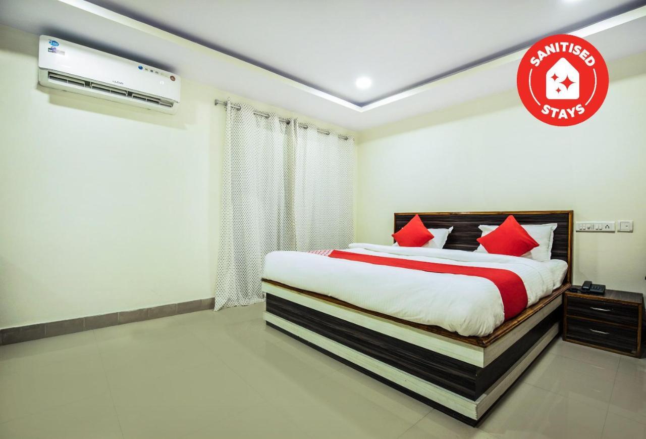 Oyo Hotel Crystal Warangal Luaran gambar