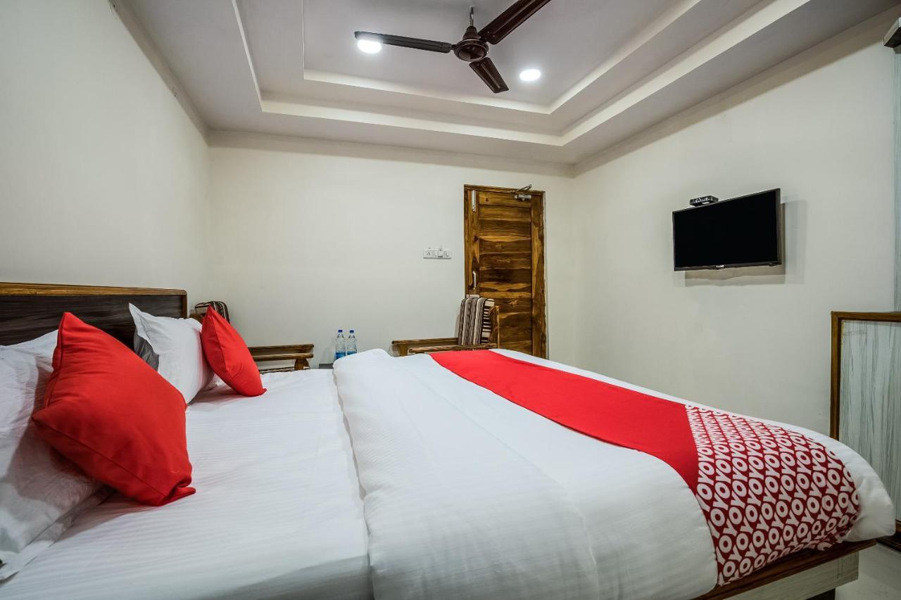 Oyo Hotel Crystal Warangal Luaran gambar