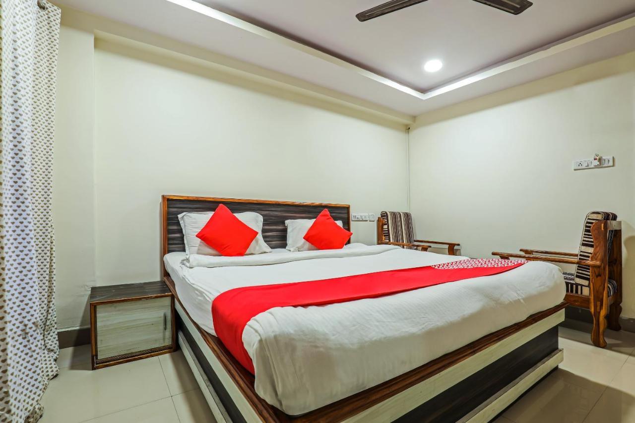 Oyo Hotel Crystal Warangal Luaran gambar