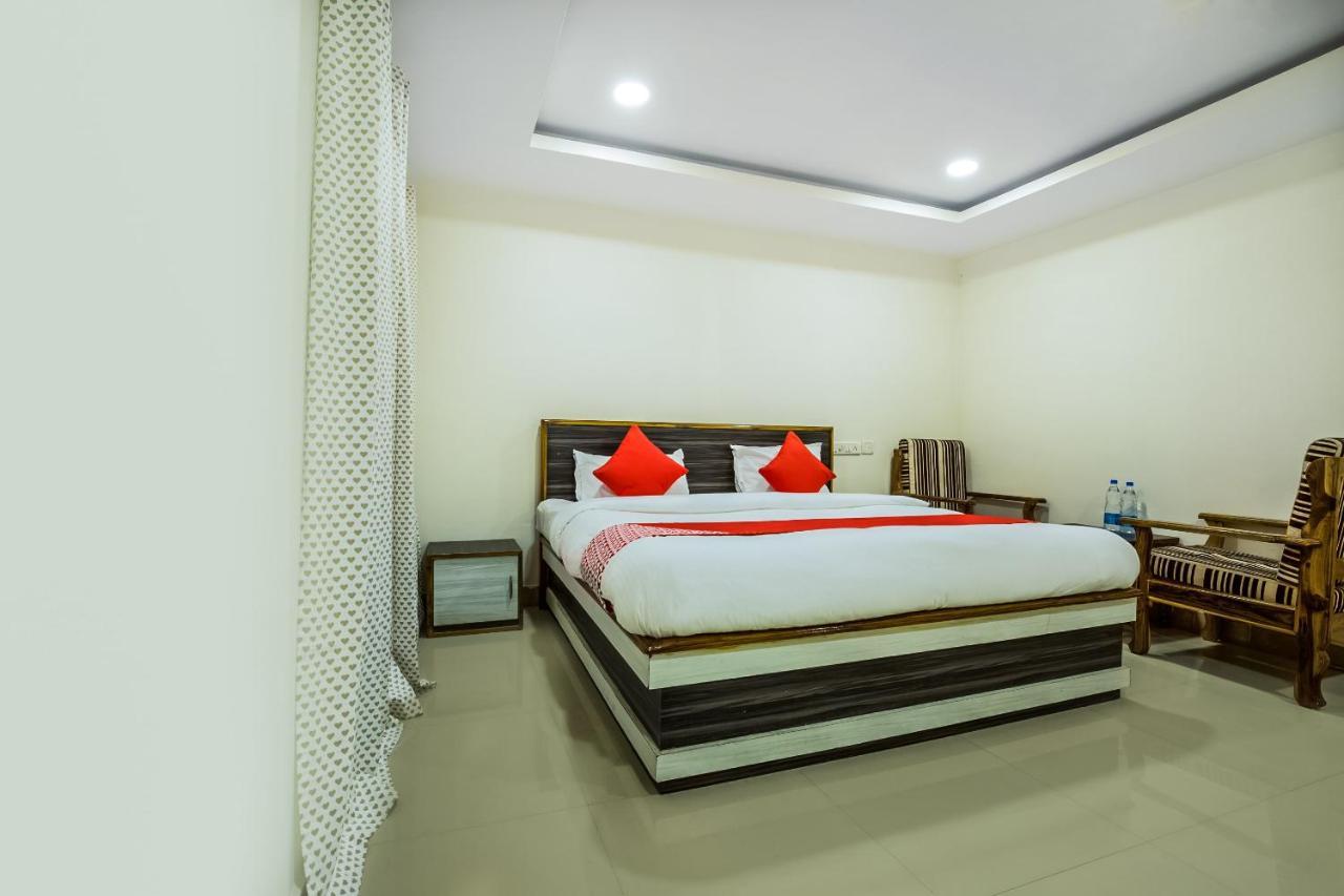 Oyo Hotel Crystal Warangal Luaran gambar