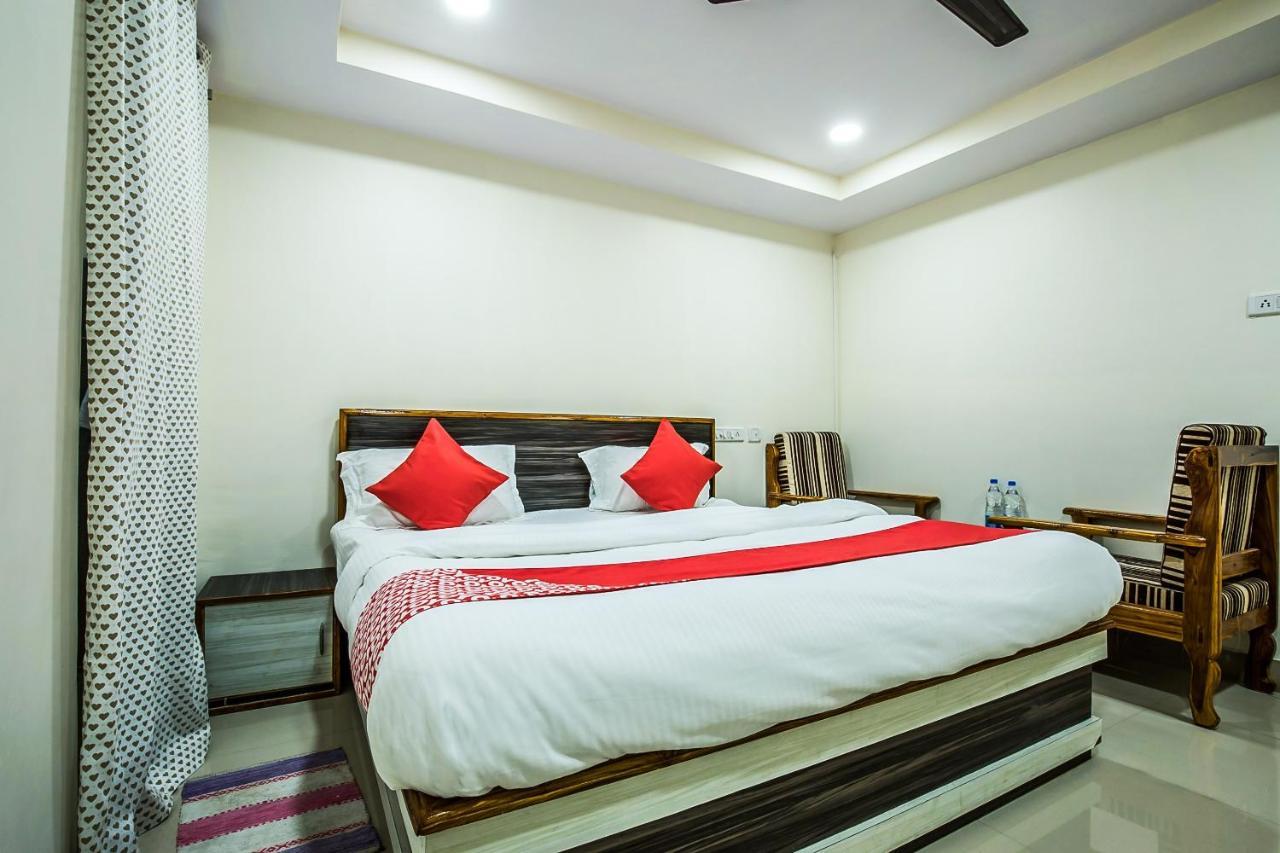 Oyo Hotel Crystal Warangal Luaran gambar