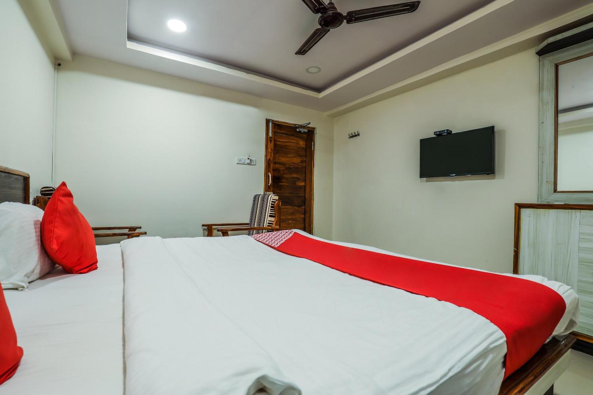 Oyo Hotel Crystal Warangal Luaran gambar