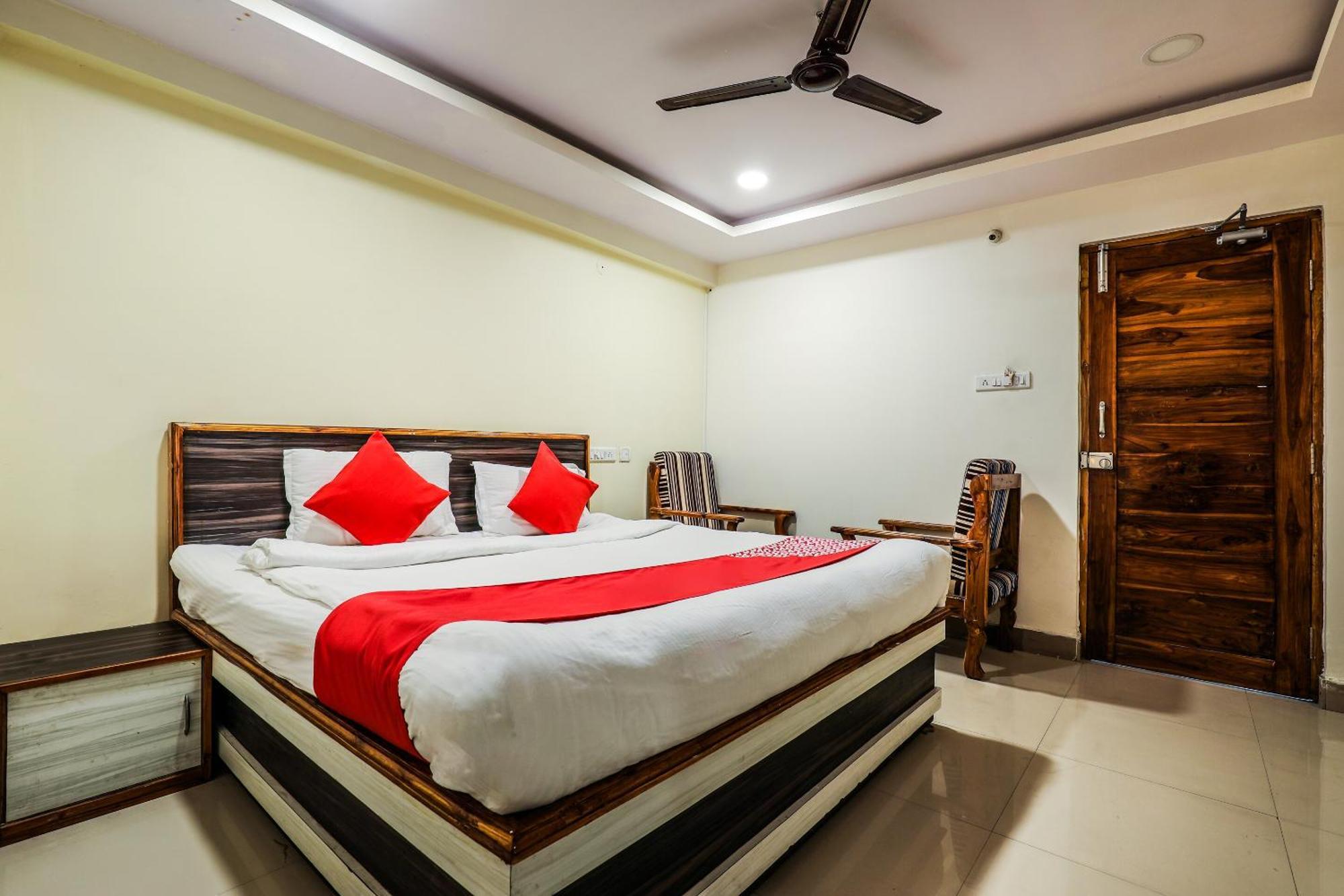 Oyo Hotel Crystal Warangal Luaran gambar