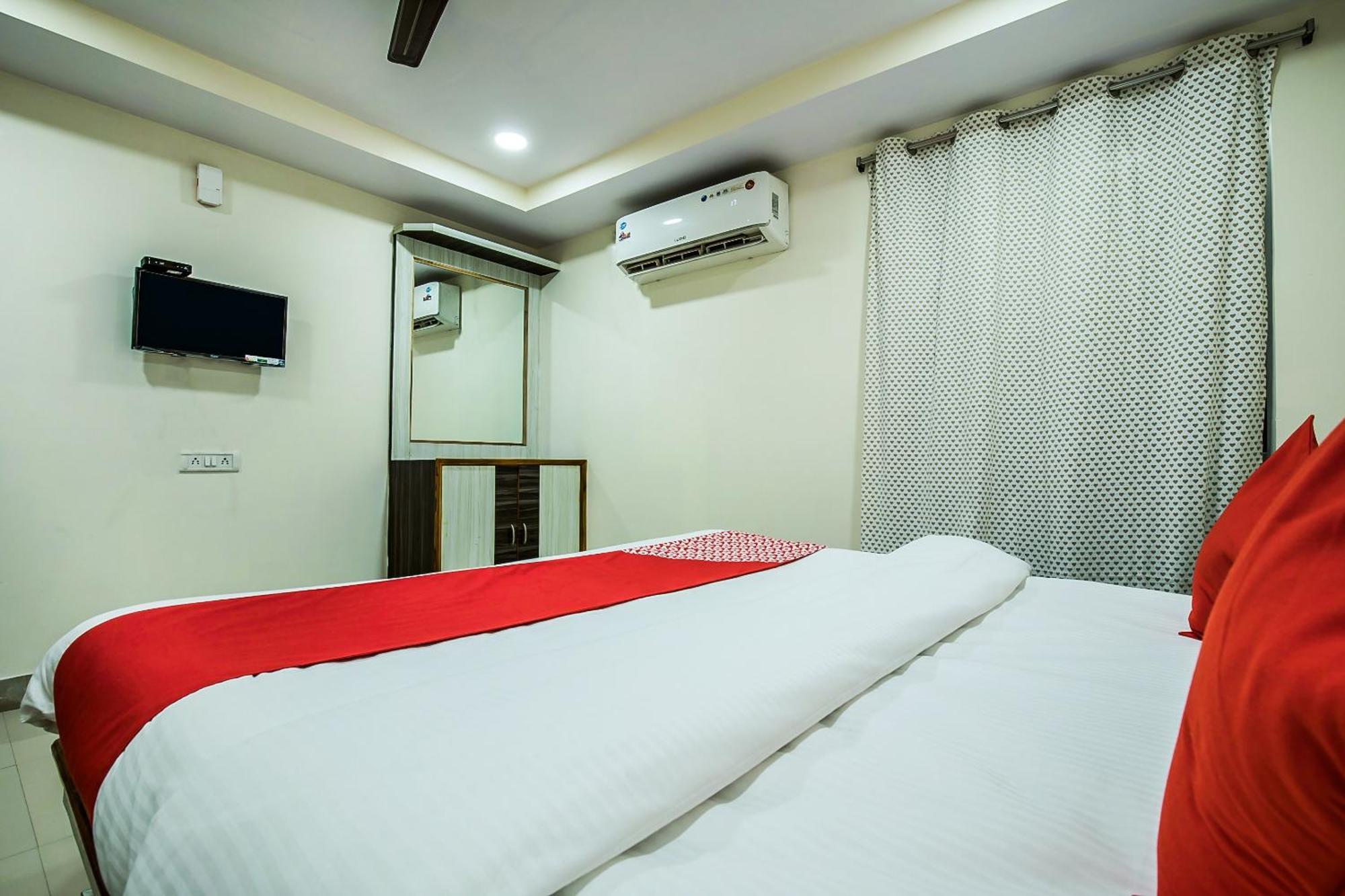 Oyo Hotel Crystal Warangal Luaran gambar