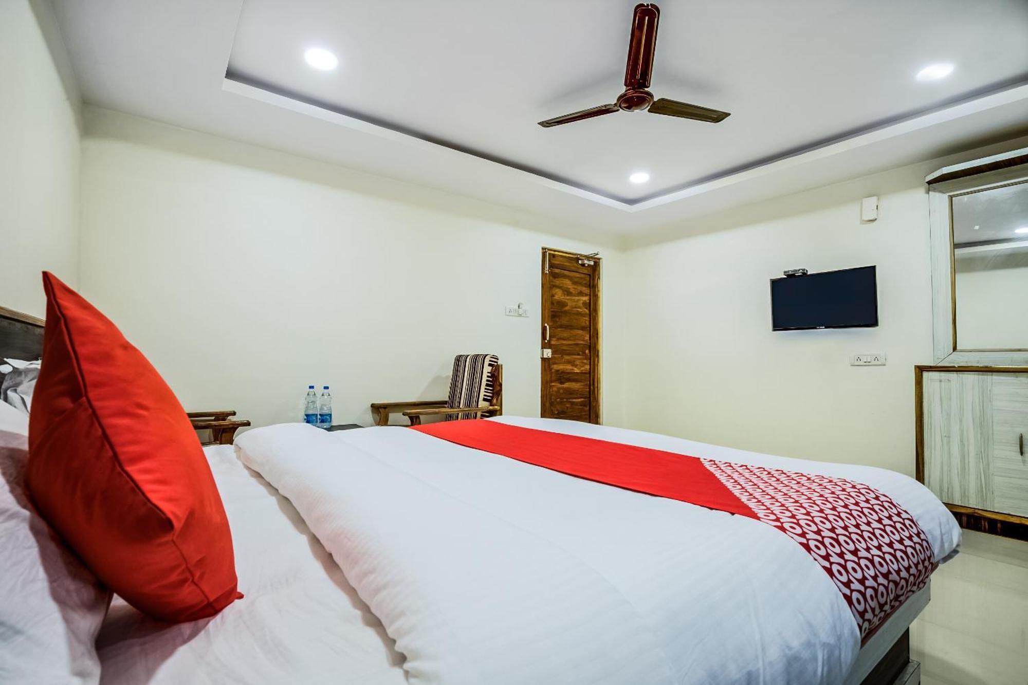 Oyo Hotel Crystal Warangal Luaran gambar